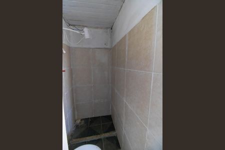 Banheiro de kitnet/studio para alugar com 1 quarto, 50m² em Itaipu, Niterói