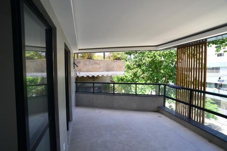 Apartamento à venda com 117m², 3 quartos e 2 vagasVaranda