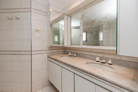 Apartamento para alugar com 285m², 4 quartos e 4 vagasBanheiro da Suíte 1