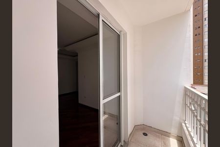 Apartamento para alugar com 70m², 2 quartos e 1 vagaSacada
