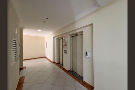 Apartamento para alugar com 70m², 2 quartos e 1 vagaHall social 