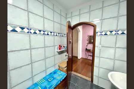 Casa à venda com 140m², 3 quartos e 2 vagasBanheiro 2