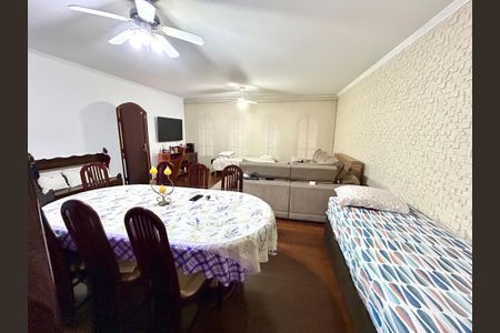 Casa à venda com 140m², 3 quartos e 2 vagasSala