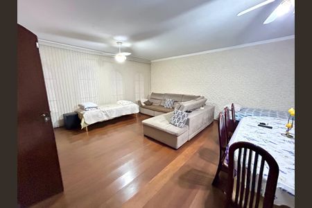 Casa à venda com 140m², 3 quartos e 2 vagasSala