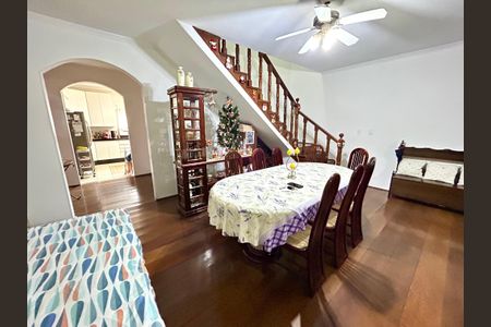 Casa à venda com 140m², 3 quartos e 2 vagasSala