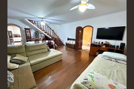 Casa à venda com 140m², 3 quartos e 2 vagasSala