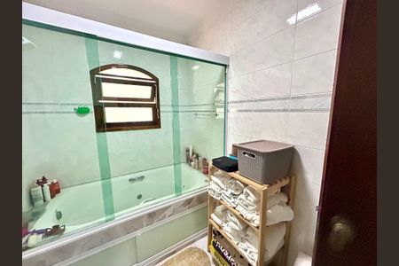 Casa à venda com 140m², 3 quartos e 2 vagasBanheiro 1