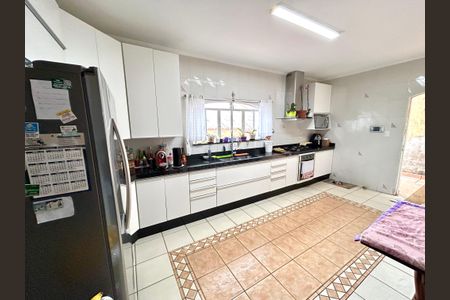 Casa à venda com 140m², 3 quartos e 2 vagasCozinha