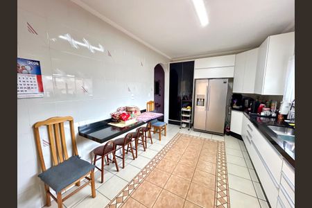 Casa à venda com 140m², 3 quartos e 2 vagasCozinha