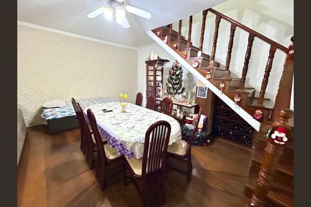 Casa à venda com 140m², 3 quartos e 2 vagasSala