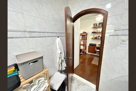 Casa à venda com 140m², 3 quartos e 2 vagasBanheiro 1