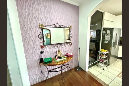 Casa à venda com 140m², 3 quartos e 2 vagasHall