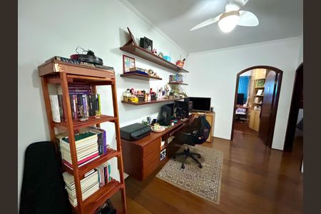 Casa à venda com 140m², 3 quartos e 2 vagasEscritório