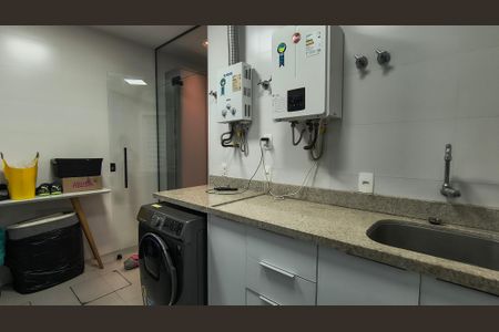 Casa de condomínio à venda com 415m², 3 quartos e 3 vagasÁrea de Serviço 