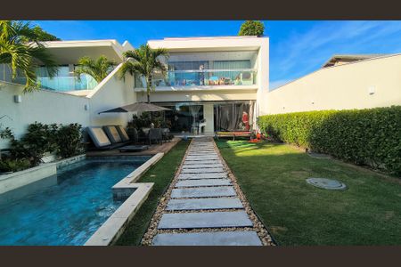 Casa de condomínio à venda com 415m², 3 quartos e 3 vagasQuintal