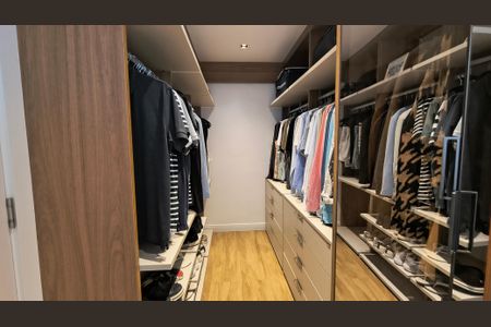 Casa de condomínio à venda com 415m², 3 quartos e 3 vagasCloset 2 da Suíte 1