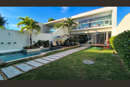 Casa de condomínio à venda com 415m², 3 quartos e 3 vagasQuintal