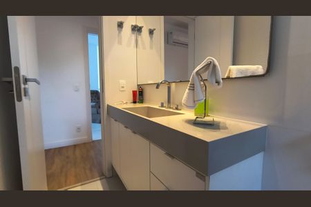 Casa de condomínio à venda com 415m², 3 quartos e 3 vagasBanheiro da Suíte 2