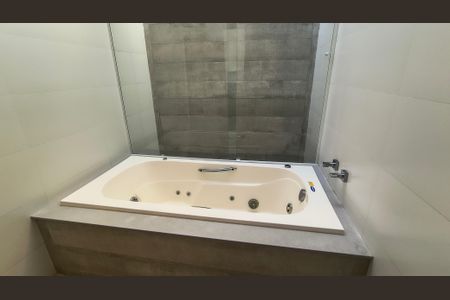 Casa de condomínio à venda com 415m², 3 quartos e 3 vagasBanheiro 2 da Suíte 1