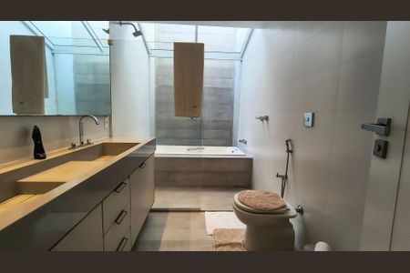 Casa de condomínio à venda com 415m², 3 quartos e 3 vagasBanheiro 2 da Suíte 1