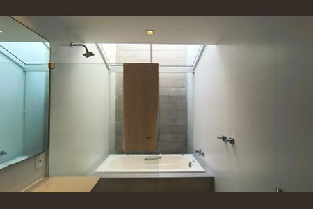 Casa de condomínio à venda com 415m², 3 quartos e 3 vagasBanheiro 2 da Suíte 1