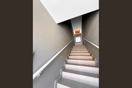 Apartamento para alugar com 44m², 2 quartos e sem vagaEscada