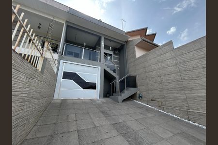 Casa para alugar com 165m², 2 quartos e 1 vaga Casa para alugar com 165m², 2 quartos e 1 vagaFachada