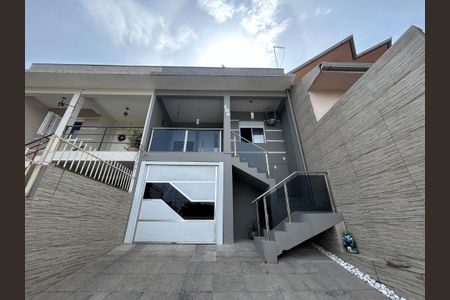 Casa para alugar com 165m², 2 quartos e 1 vaga Casa para alugar com 165m², 2 quartos e 1 vagaFachada