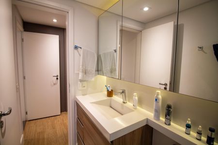 Apartamento à venda com 84m², 1 quarto e 2 vagasBanheiro da Suíte