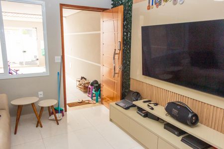 Casa à venda com 109m², 3 quartos e 2 vagas Casa à venda com 109m², 3 quartos e 2 vagasSala