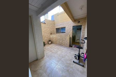 Casa à venda com 3 quartos, 135m² em Parque Peruche, São Paulo