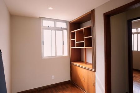 Sala de apartamento para alugar com 2 quartos, 90m² em Santo Antônio, Belo Horizonte