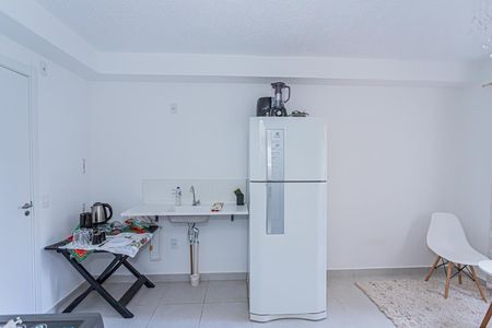 Sala, cozinha e área de serviço de apartamento para alugar com 2 quartos, 32m² em Piqueri, São Paulo
