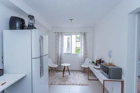 Sala, cozinha e área de serviço de apartamento para alugar com 2 quartos, 32m² em Piqueri, São Paulo