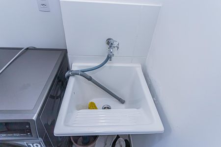 Sala, cozinha e área de serviço de apartamento para alugar com 2 quartos, 32m² em Piqueri, São Paulo