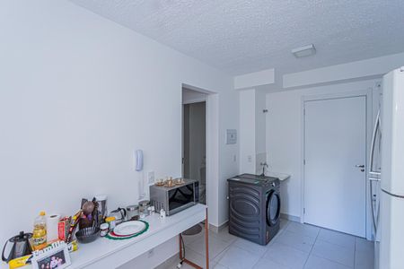 Sala, cozinha e área de serviço de apartamento para alugar com 2 quartos, 32m² em Piqueri, São Paulo