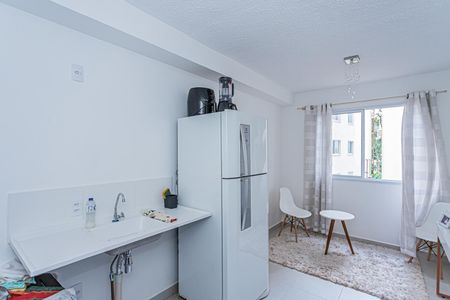 Sala, cozinha e área de serviço de apartamento para alugar com 2 quartos, 32m² em Piqueri, São Paulo