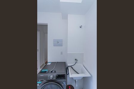 Sala, cozinha e área de serviço de apartamento para alugar com 2 quartos, 32m² em Piqueri, São Paulo