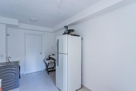 Sala, cozinha e área de serviço de apartamento para alugar com 2 quartos, 32m² em Piqueri, São Paulo