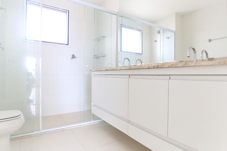 Apartamento para alugar com 245m², 4 quartos e 3 vagasBanheiro da Suíte