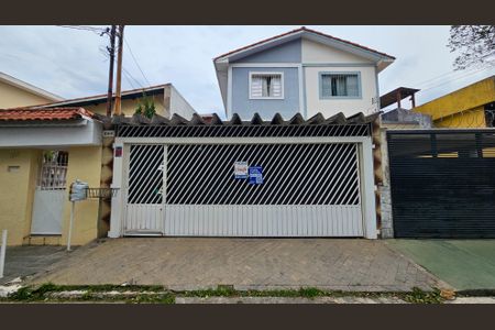 Casa à venda com 140m², 3 quartos e 3 vagas Casa à venda com 140m², 3 quartos e 3 vagasFachada