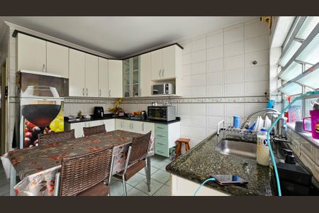 Casa à venda com 140m², 3 quartos e 3 vagas Casa à venda com 140m², 3 quartos e 3 vagasCozinha