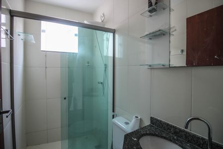 Banheiro de casa para alugar com 2 quartos, 65m² em Centro, Nilópolis
