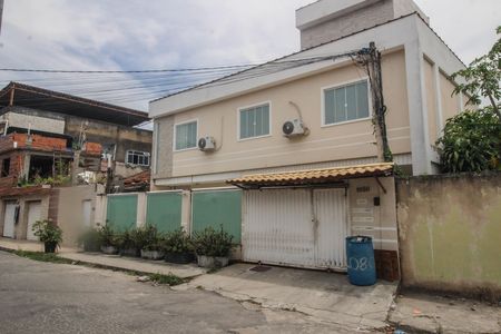 Fachada de casa para alugar com 2 quartos, 65m² em Centro, Nilópolis