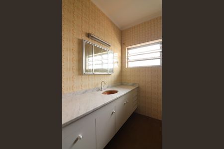 Casa para alugar com 327m², 4 quartos e 7 vagasBanheiro Social