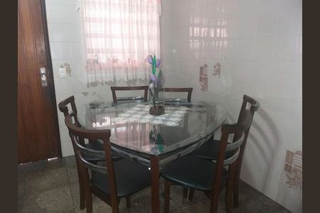 Casa à venda com 3 quartos, 186m² em Jardim Piqueroby, São Paulo