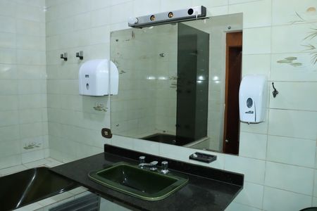 Casa para alugar com 376m², 6 quartos e 6 vagasBanheiro da Suíte