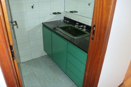 Casa para alugar com 376m², 6 quartos e 6 vagasBanheiro Social