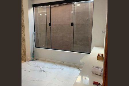 Casa à venda com 3 quartos, 215m² em Super Quadra Morumbi, São Paulo