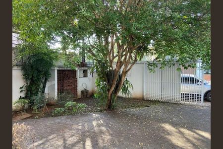 Casa à venda com 4 quartos, 220m² em Jardim Leonor, São Paulo